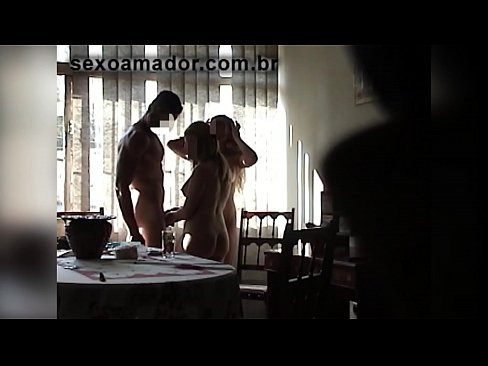 ❤️ Prietenii sexuali invită un bărbat uriaș și o partidă în trei cu el ☑ at porn ro.pornsos-com.ru ❌❤